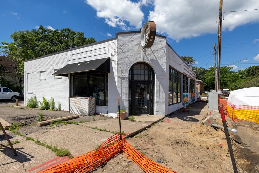More Photos Of 2201-2205 44th Ave N, Minneapolis Restaurant For Sale