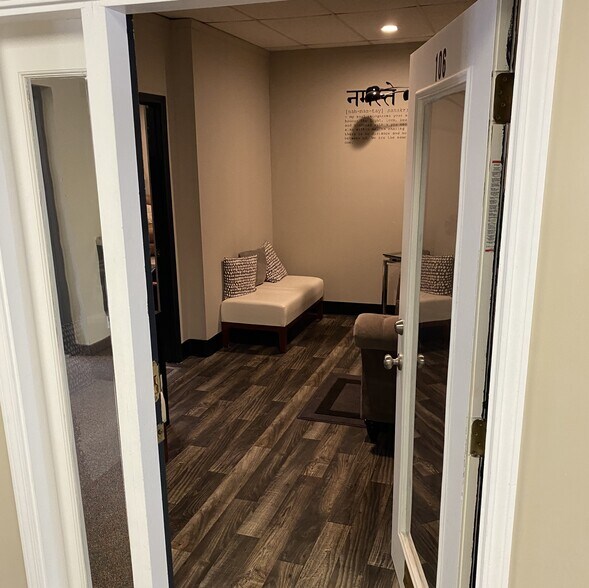 More Photos Of 1523 S Green River Rd, Evansville Office Residential For Lease