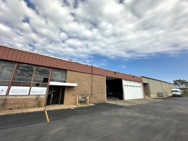 More Photos Of 2315 W Altorfer Dr, Peoria Warehouse For Sale