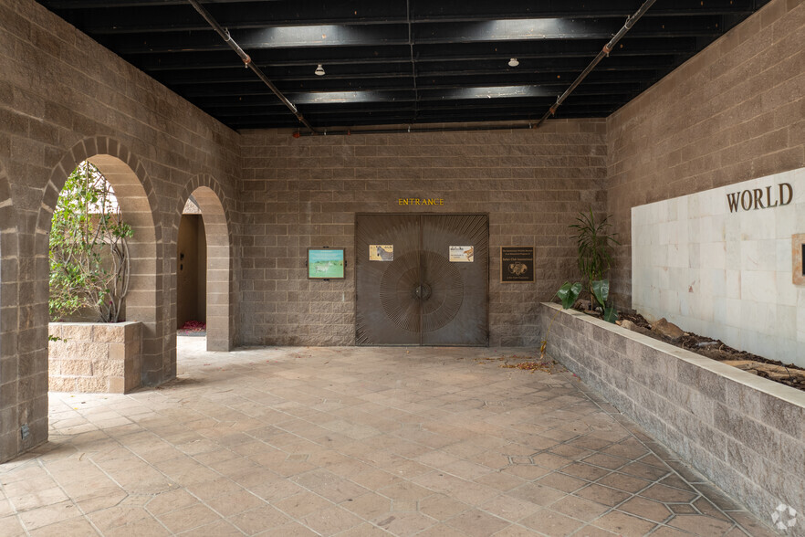 More Photos Of 4800 W Gates Pass Rd, Tucson Specialty For Sale