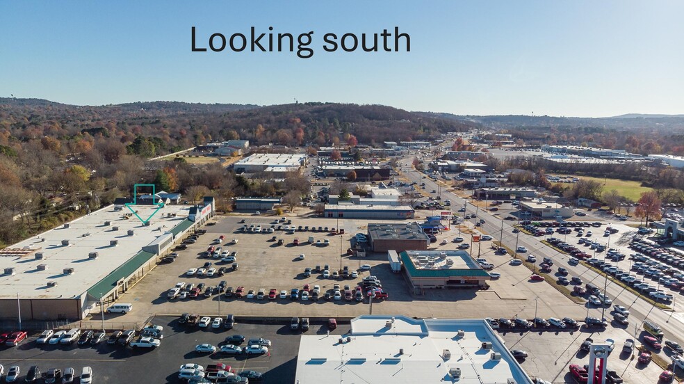 More Photos Of 3340 N College Ave, Fayetteville Storefront For Lease