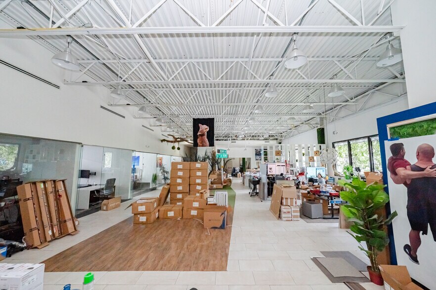 More Photos Of 4350 NW 8th Ct, Fort Lauderdale Showroom For Sale