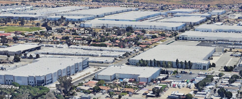 More Photos Of 15850 Slover Ave, Fontana Distribution For Lease