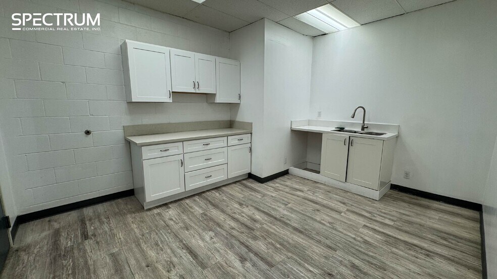 More Photos Of 15927-15929 Arminta St, Van Nuys Manufacturing For Lease