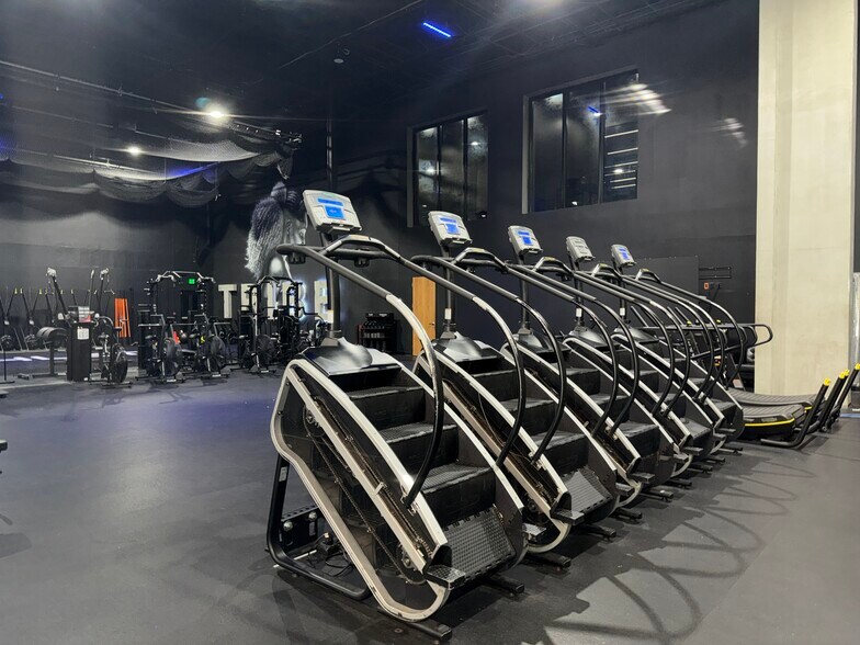 More Photos Of 1495 N Park Dr, Weston Showroom For Sale