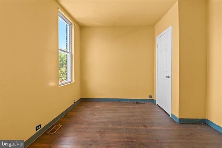 More Photos Of 301 S Ann St, Baltimore Storefront Retail Residential For Sale