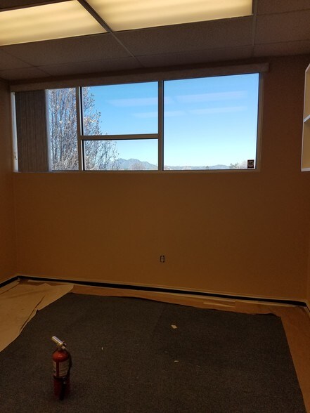 More Photos Of 420 Beatrice Ct, Brentwood Light Distribution For Lease