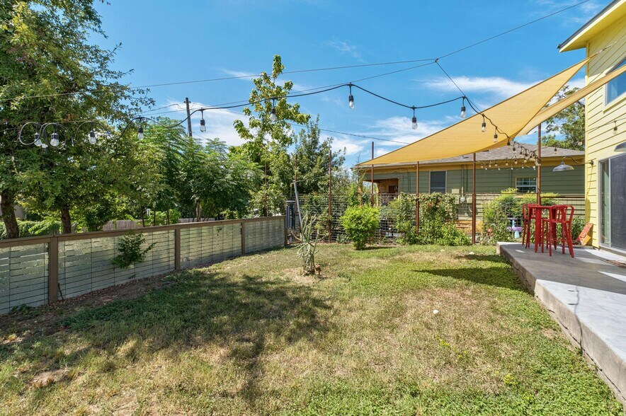 More Photos Of 2236 Webberville Rd, Austin Office For Lease