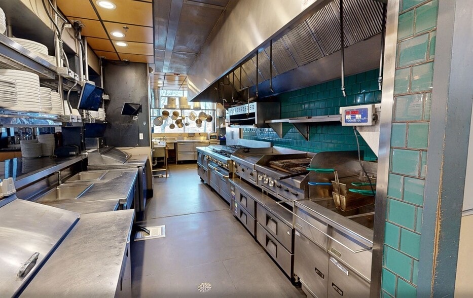 More Photos Of 650 S Colorado Blvd, Glendale General Retail For Lease