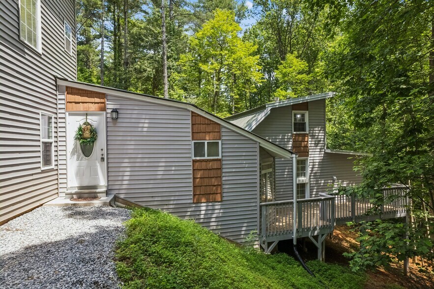 More Photos Of 375 Deerfield Dr, Dahlonega Multifamily For Sale