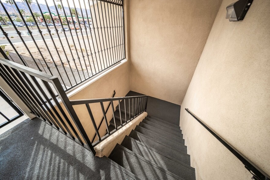 More Photos Of 465 E Palmdale Blvd, Palmdale Loft Creative Space For Lease