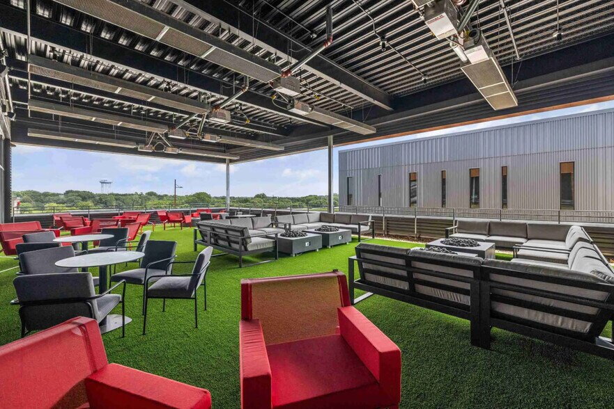 More Photos Of 114-118 N 145th St, Omaha General Retail For Sale
