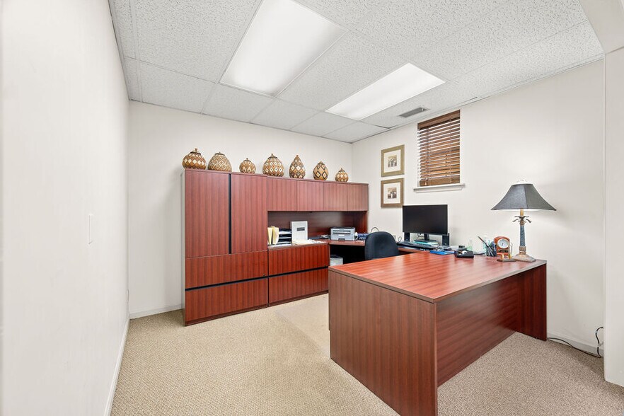 More Photos Of 300 Forest Ave, Chattanooga Office For Sale