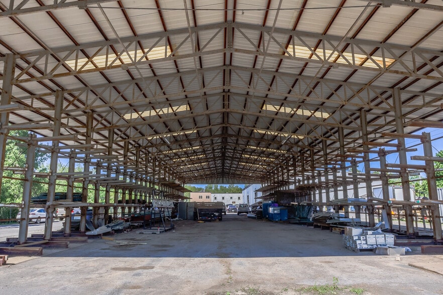 More Photos Of 5912 N Burdick St, East Syracuse Warehouse For Lease