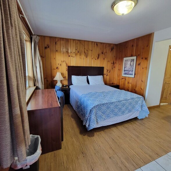 More Photos Of 711 2nd Ave SW, Quincy Hotel For Sale