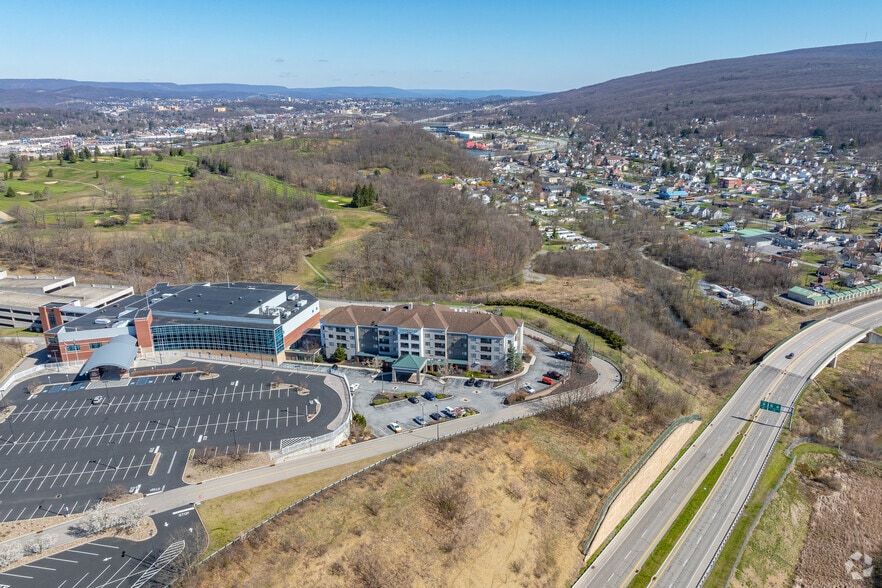 More Photos Of 2 Convention Center Dr, Altoona Hotel For Sale