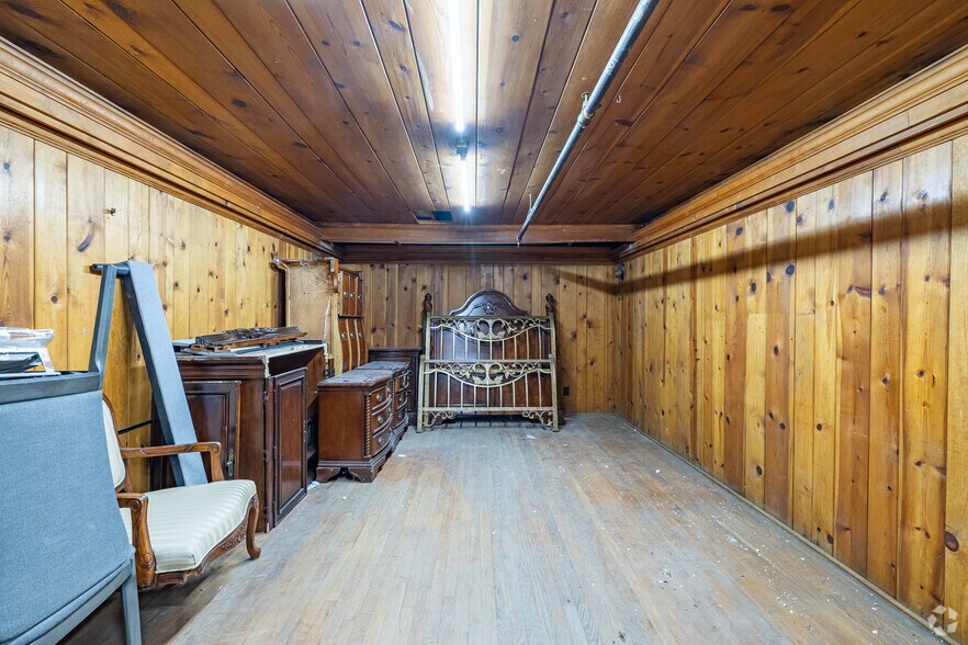 More Photos Of 201 N Wood Ave, Linden Bank For Lease