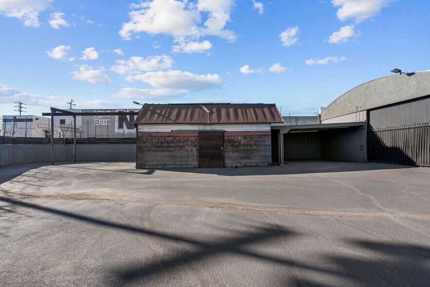 More Photos Of 3170 E 11th St, Los Angeles Warehouse For Lease