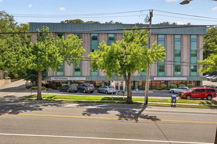 More Photos Of 755 New York Ave, Huntington Medical For Lease