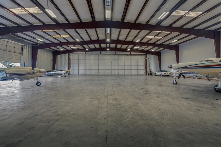 More Photos Of 18000 Groschke Rd, Houston Airplane Hangar For Sale