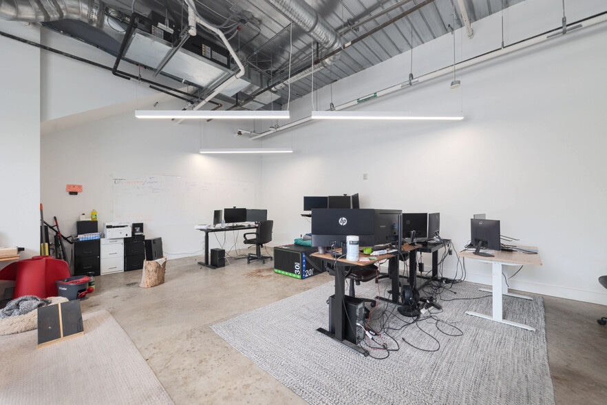 More Photos Of 1800 E 4th St, Austin Multifamily For Sale