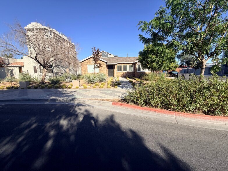 More Photos Of 931 S 3rd St, Las Vegas Office Residential For Lease