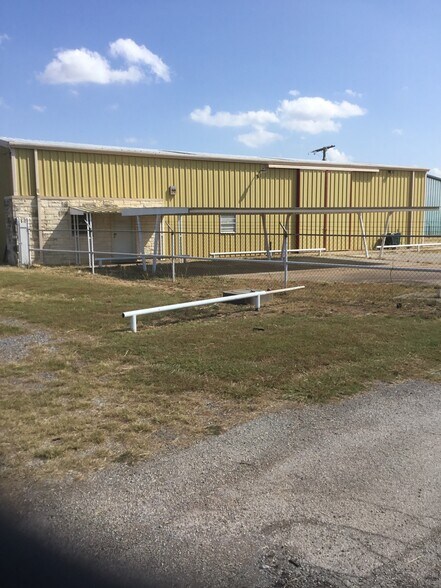 More Photos Of 8051 Seymour Hwy, Wichita Falls Warehouse For Lease