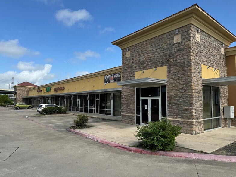 More Photos Of 5735 Bayport Blvd, Seabrook Storefront For Lease