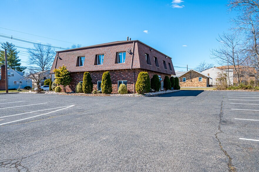 More Photos Of 894 Green St, Iselin Office For Sale