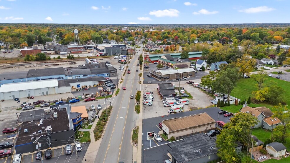 More Photos Of 1001-1003 Calumet Ave, Valparaiso Auto Repair For Sale