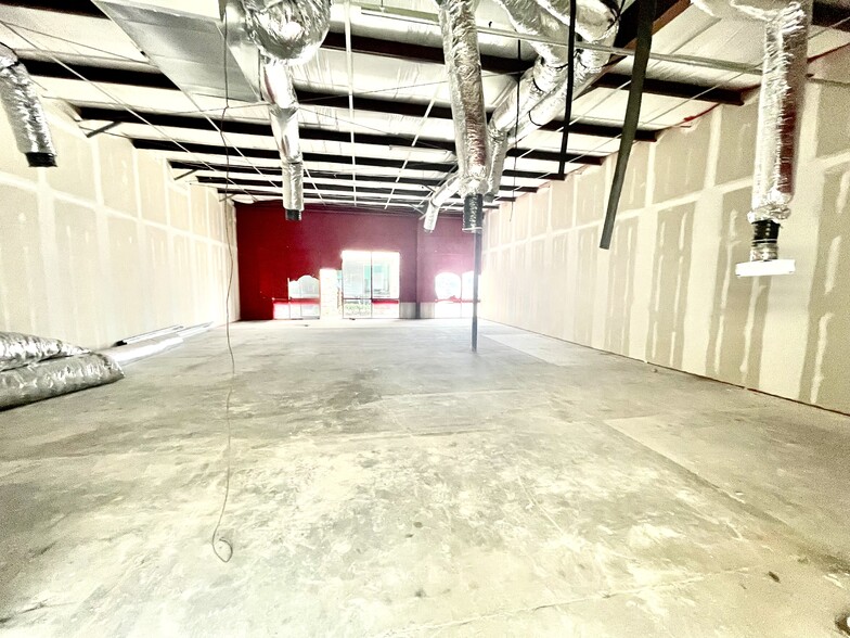 More Photos Of 6906 Airline Dr, Houston Unknown For Lease