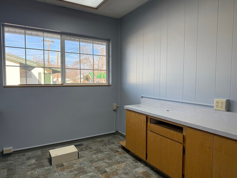 More Photos Of 40 N McDow St, Susanville Industrial For Sale