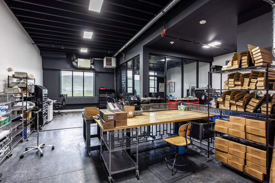 More Photos Of 4554 Forestdale Dr, Park City Light Manufacturing For Sale
