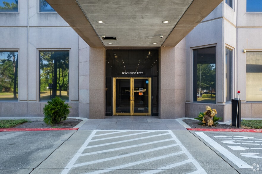 More Photos Of 13401 N I-45, Houston Office For Sale