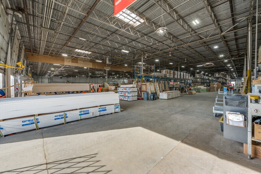 More Photos Of 13780 Benchmark Dr, Farmers Branch Distribution For Lease
