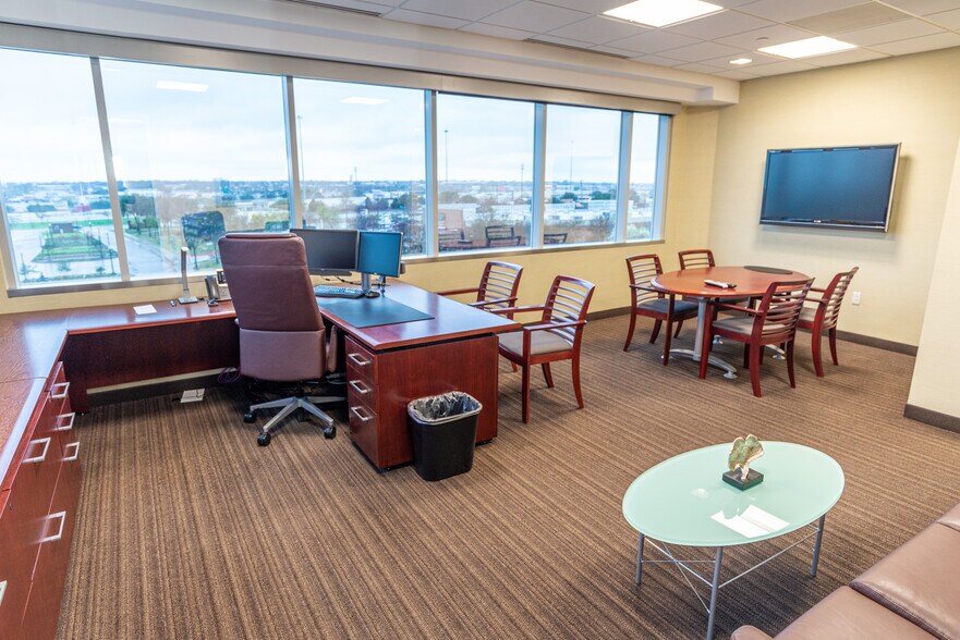 More Photos Of 1600 N Redbud Blvd, McKinney Office For Sale