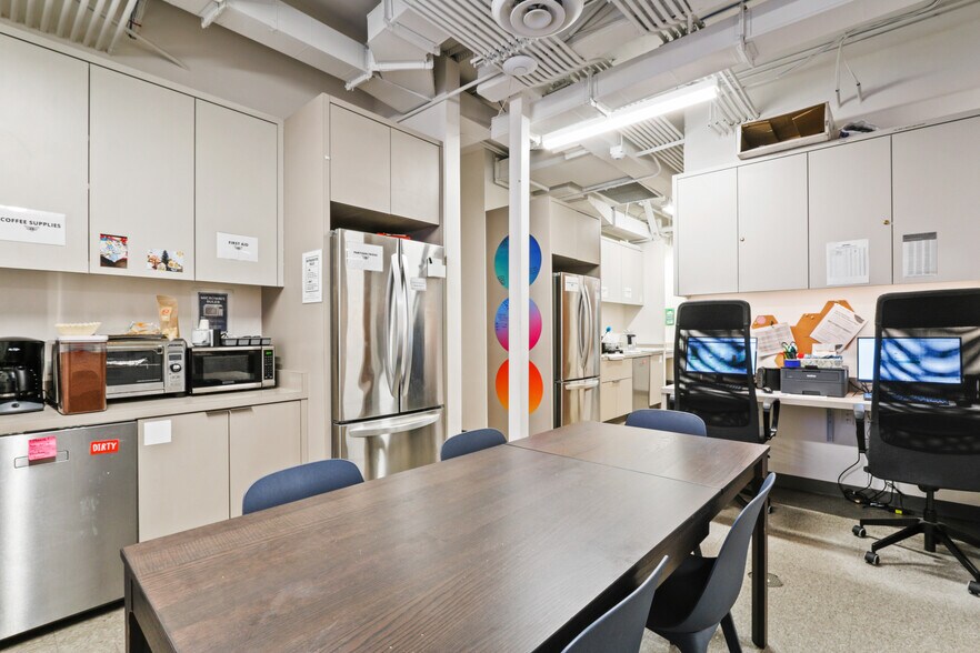 More Photos Of 11826-11828 San Vicente Blvd, Los Angeles Storefront Retail Office For Sale