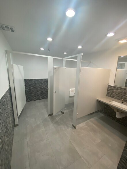 More Photos Of 23293 S Pointe Dr, Laguna Hills Medical For Lease