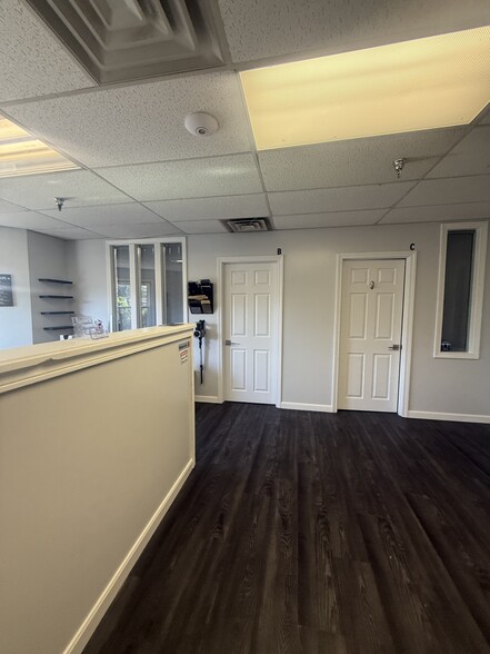 More Photos Of 29 Lafayette Rd, North Hampton Storefront Retail Office For Sale