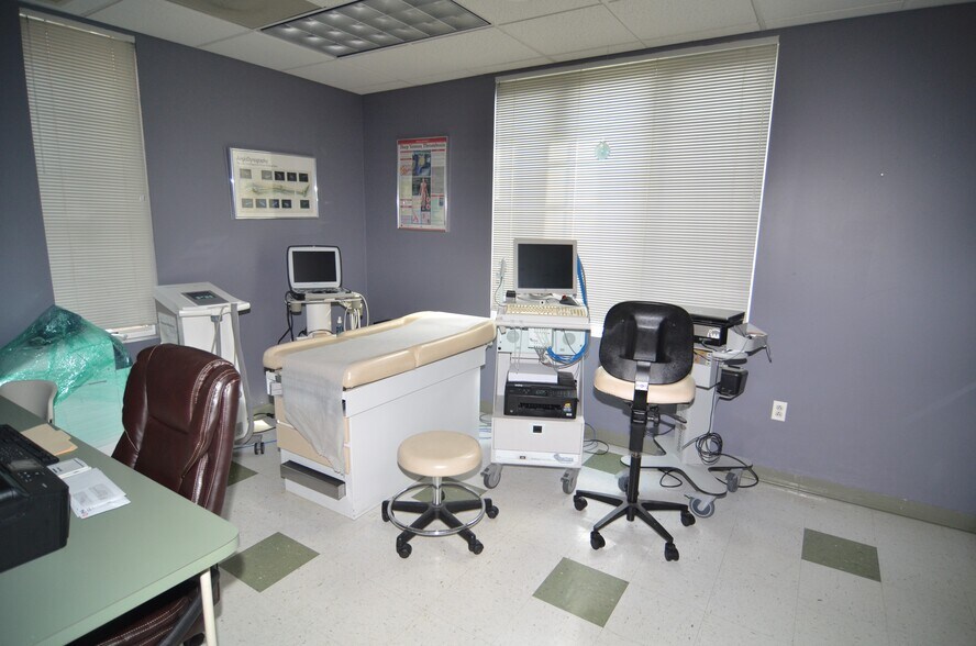 More Photos Of 611-624 Courtyard Dr, Hillsborough Medical For Sale