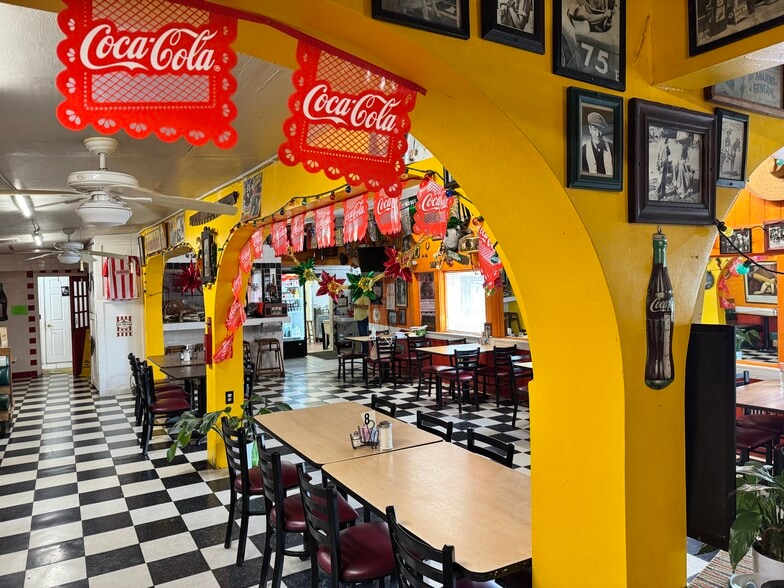 More Photos Of 703 S 75th St, Houston Restaurant For Sale