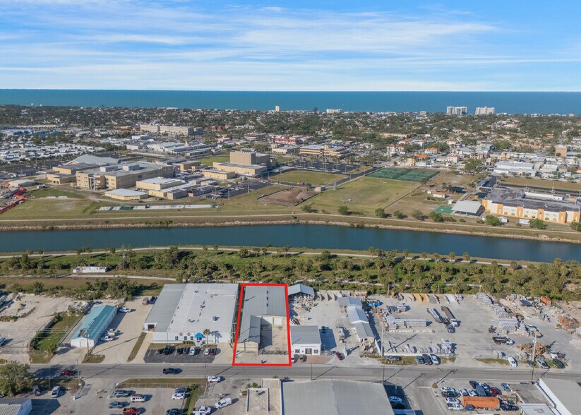 More Photos Of 218 Seaboard Ave, Venice Service For Sale