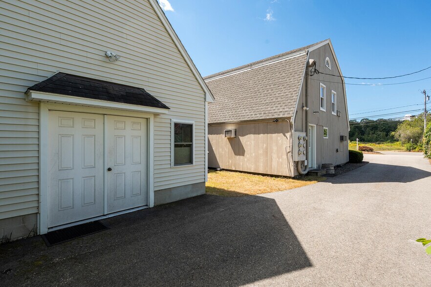 More Photos Of 2049 Post Rd, Wells Storefront Retail Office For Lease