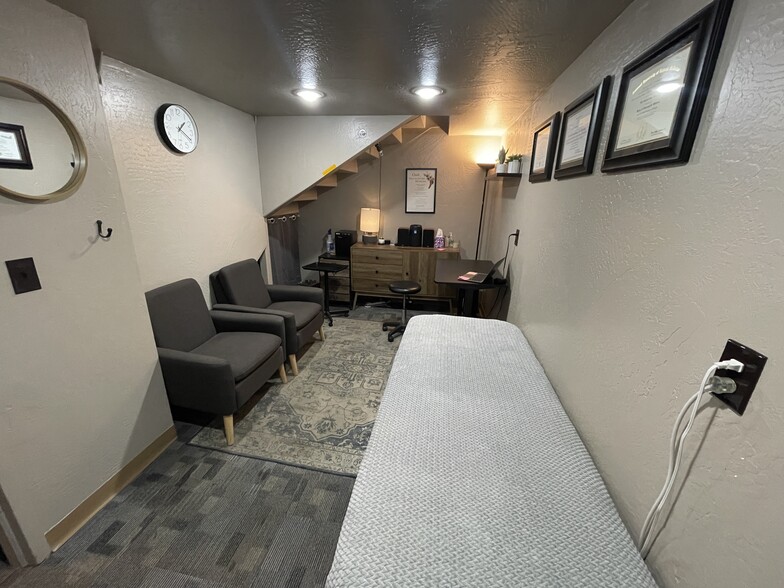 More Photos Of 1585 S Plaza Way, Flagstaff Light Distribution For Lease