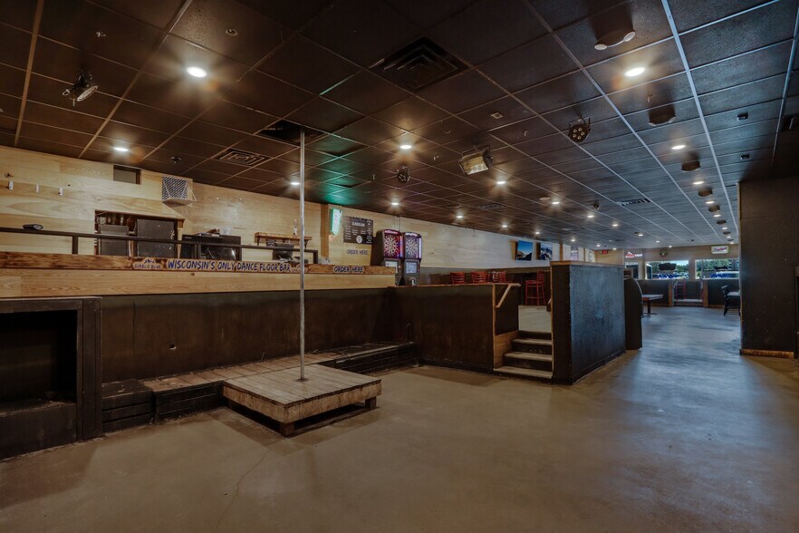 More Photos Of 631 S Broadway St, Menomonie Bar For Sale