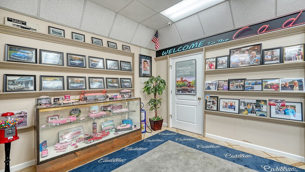 More Photos Of 2111 Whitfield Park Dr, Sarasota Showroom For Sale