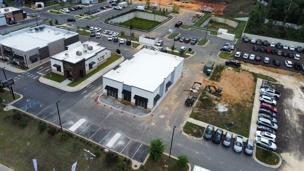 More Photos Of 2320 Capital Cir NE, Tallahassee General Retail For Lease