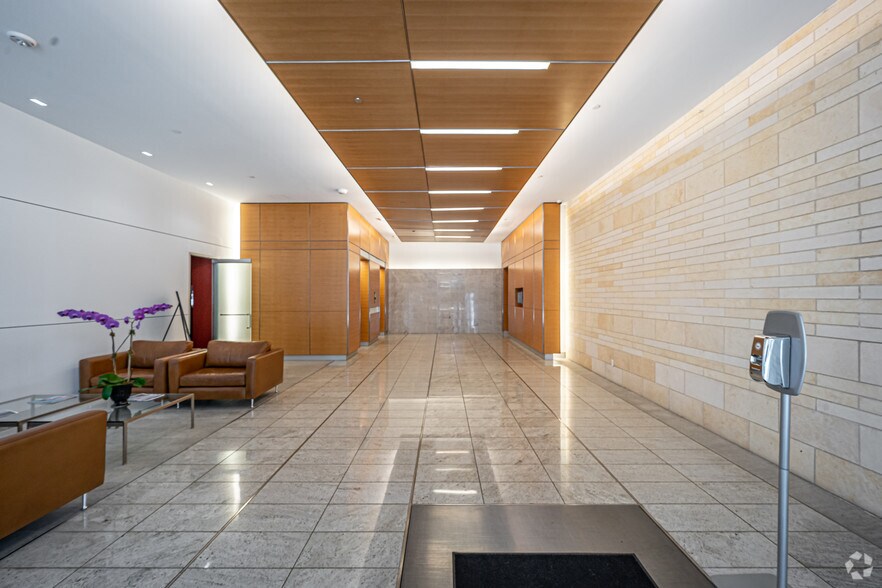 More Photos Of 842 W Sam Houston Pky N, Houston Office For Lease