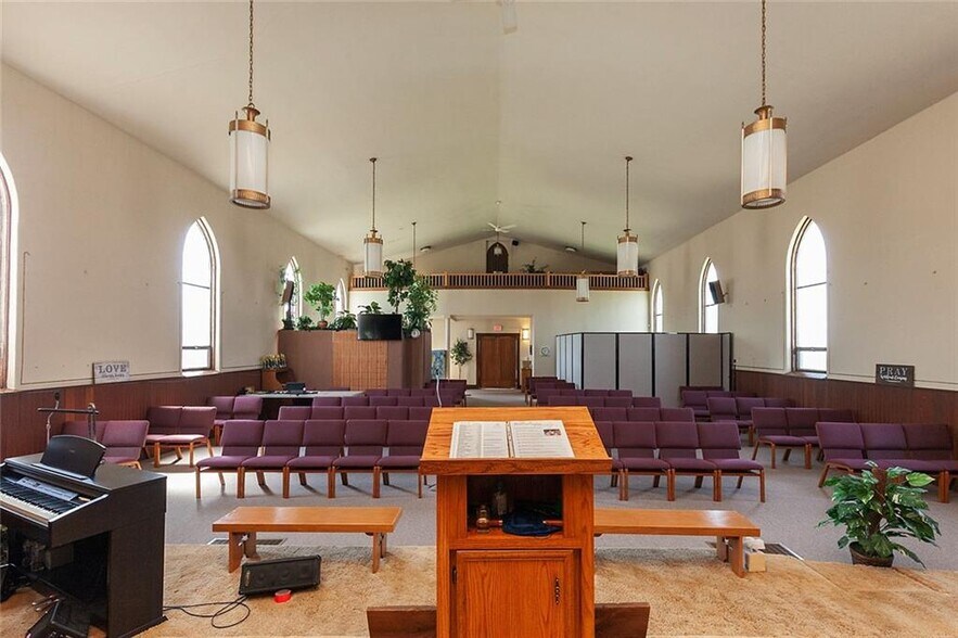 More Photos Of 250 4th St, Waukee Religious Facility For Lease