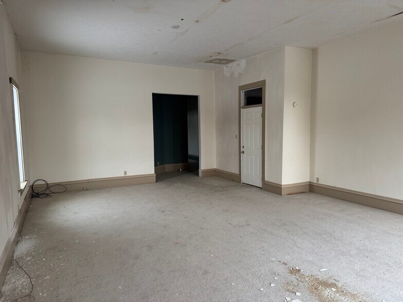 More Photos Of 111 N Walnut St, North Manchester General Retail For Sale